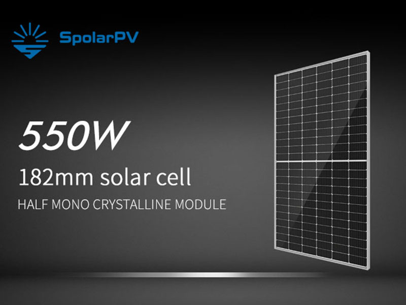 Modules solaires de 380 W et 550 W dans un entrepôt de l'UE