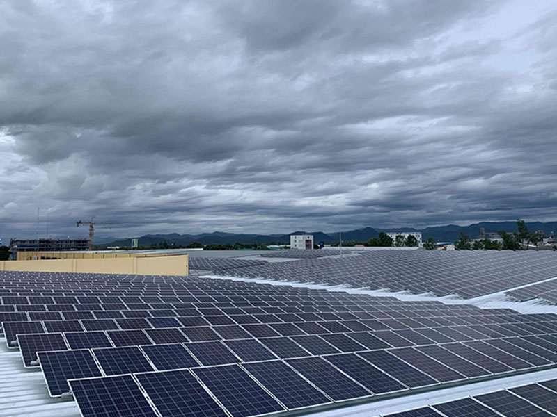 Les panneaux solaires peuvent-ils produire de l'électricité par temps nuageux ?